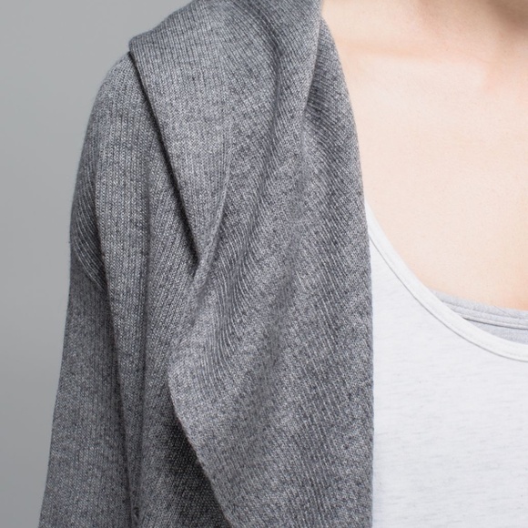 Lululemon Cabin Yogi Wrap Cardigan in Heathered Medium Grey / Slate Size Small - Picture 3 of 6
